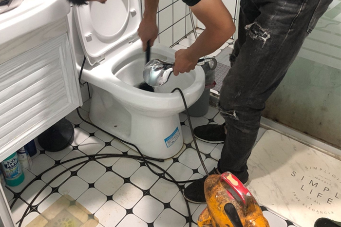 五华马桶堵塞自己疏通还是找师傅？专业上门服务让你省时更省心